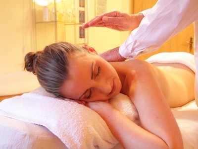 Kosmetyki naturalne a pielęgnacja w salonach kosmetycznych