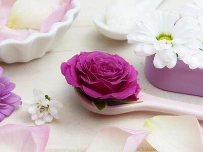 Mocznik - jakie ma zastosowanie w kosmetyce i kiedy warto po niego sięgać?